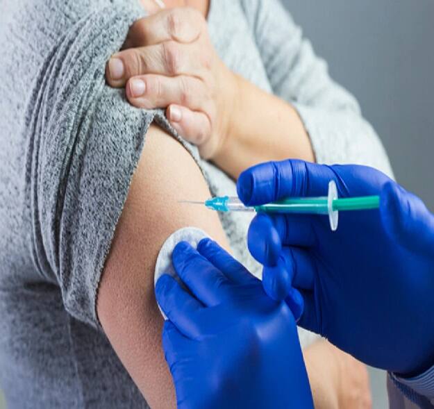 નિષ્ણાતોના મત મુજબ વેક્સિન લીધા બાદ સકારાત્મક વિચારસણી રાખવાની પણ સલાહ આપવામાં આવે છે. આ પ્રકારની માનસિકતાથી વેક્સિન શરીર પર સારો પ્રભાવ પાડે છે.