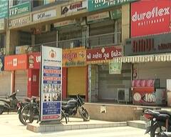 Ahmedabad: કયા પોશ વિસ્તારમાં લોકોએ સ્વૈચ્છિક લોકડાઉન લગાવ્યું, જુઓ તસવીરો