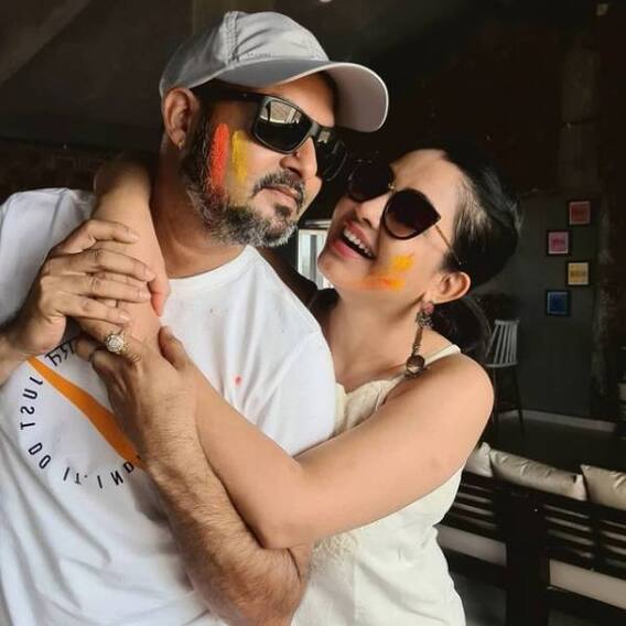 Birthday Special: रियल लाइफ में बेहद स्टाइलिश हैं अंगूरी भाबी, बेटी की उम्र जानकर रह जाएगें हैरान