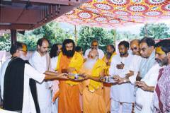 ભારતીબાપુની આ તસવીરો ક્યારેય નહીં જોઈ હોય, જુઓ માત્ર એક ક્લિકમાં....