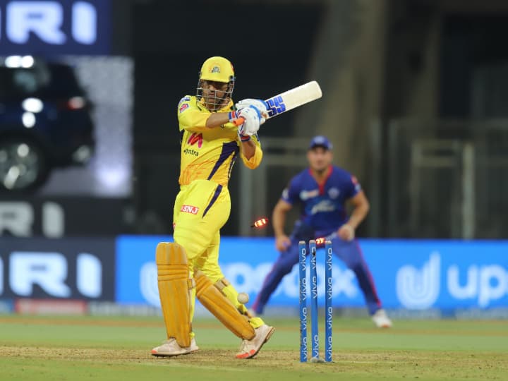 CSK vs DC: dhoni gets his first duck in IPL after 2015, this was the fourth time he was not able to open his account CSK vs DC: आईपीएल में 2015 के बाद पहली बार शून्य पर आउट हुए धोनी, चौथी बार नहीं खोल पायें खाता