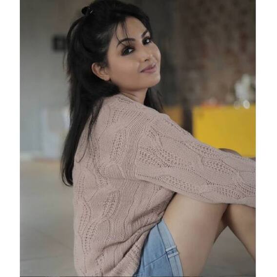 Birthday Special: रियल लाइफ में बेहद स्टाइलिश हैं अंगूरी भाबी, बेटी की उम्र जानकर रह जाएगें हैरान