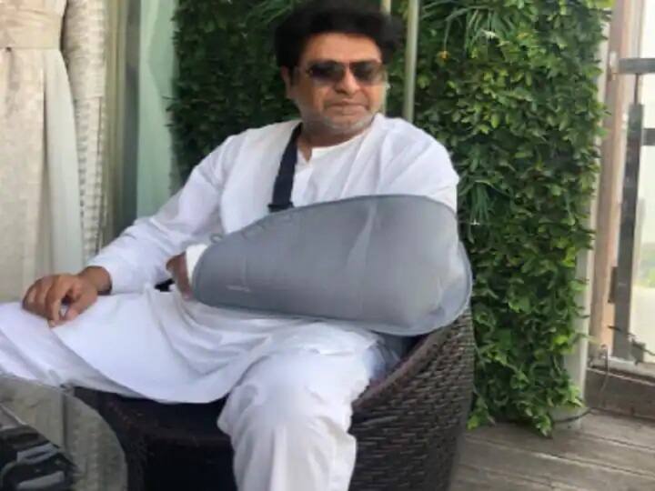 MNS chief Raj Thackeray has discharged Lilavati Hospital Research Centre Bandra राज ठाकरेंना रुग्णालयातून डिस्चार्ज, शस्रक्रियेमुळे 6 आठवडे घ्यावा लागणार काठीचा आधार