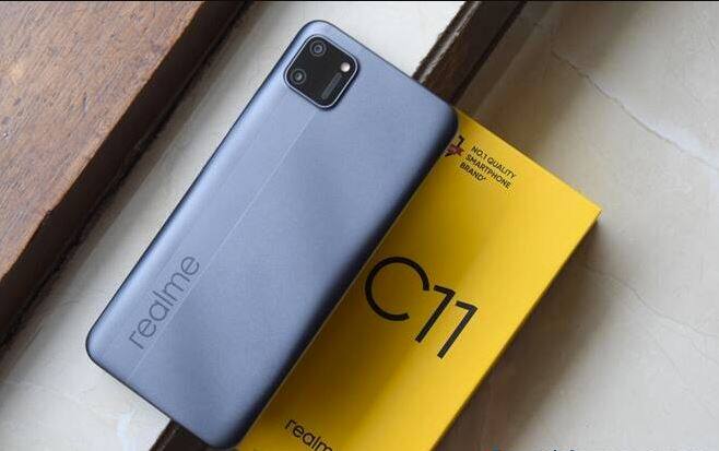 Realme C11 (ਕੀਮਤ 6,999 ਰੁਪਏ)- ਇਸ ਫ਼ੋਨ ’ਚ 2 ਜੀਬੀ ਰੈਮ ਅਤੇ 32 ਜੀਬੀ ਇਨਬਿਲਟ ਸਟੋਰੇਜ ਹੈ। ਸਟੋਰੇਜ ਨੂੰ ਮਾਈਕ੍ਰੋ ਐੱਸਡੀ ਕਾਰਡ ਰਾਹੀਂ ਵਧਾਇਆ ਜਾ ਸਕਦਾ ਹੈ। ਇਸ ਵਿੱਚ 6.5 ਇੰਚ ਐੱਚਡੀ+ ਡਿਸਪਲੇਅ ਹੈ। ਇਸ ਵਿੱਚ 13 ਮੈਗਾਪਿਕਸਲ ਤੇ 2 ਮੈਗਾਪਿਕਸਲ ਵਾਲਾ ਡਿਊਏਲ ਕੈਮਰਾ ਹੈ, ਜਦ ਕਿ ਇਸ ਦੇ ਫ਼੍ਰੰਟ ਕੈਮਰੇ ਦੀ ਸਮਰੱਥਾ 5 ਮੈਗਾਪਿਕਸਲ ਹੈ। ਇਸ ਫ਼ੋਨ ਵਿੱਚ 5000mAh ਦੀ ਬੈਟਰੀ ਤੇ ਮੀਡੀਆਟੈੱਕ ਹੀਲੀਓ ਜੀ35 ਪ੍ਰੋਸੈਸਰ ਹੈ।