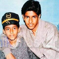 In Pics: लग्जरी लाइफ जीते हैं कपिल शर्मा, 5 करोड़ की वैनिटी वैन और महंगी कारों के शौकीन हैं कॉमेडी किंग