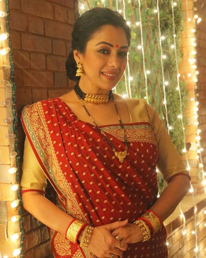 पॉपुलर टीवी शो 'अनुपमा' में लीड रोल निभाने वाली रूपाली गांगुली शो में अपनी अदाकारी से फैंस का दिल जीत रही हैं. रूपाली में काफी ट्रांसफोर्मेशन देखने को मिला है.