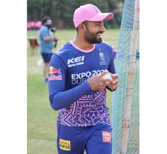 ৪৫ আইপিএল ম্যাচে ৪৮ উইকেট রয়েছে শ্রেয়স গোপালের। তার মধ্যে একটি হ্যাটট্রিকও করেছেন তিনি। সব ছবি সোশ্যাল মিডিয়া থেকে নেওয়া।