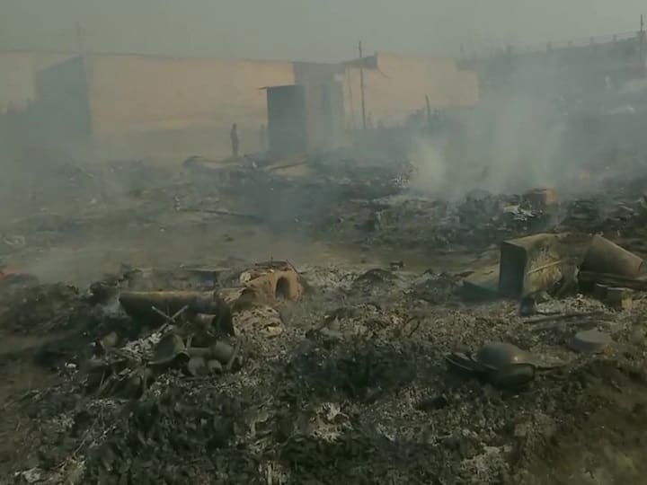 Noida Fire broke out at Bahlolpur slum bodies of two children have been found नोएडा: Bahlolpur Slum में लगी भीषण आग, दमकल कर्मियों ने आग पर पाया काबू, दो बच्चों के मिले शव 