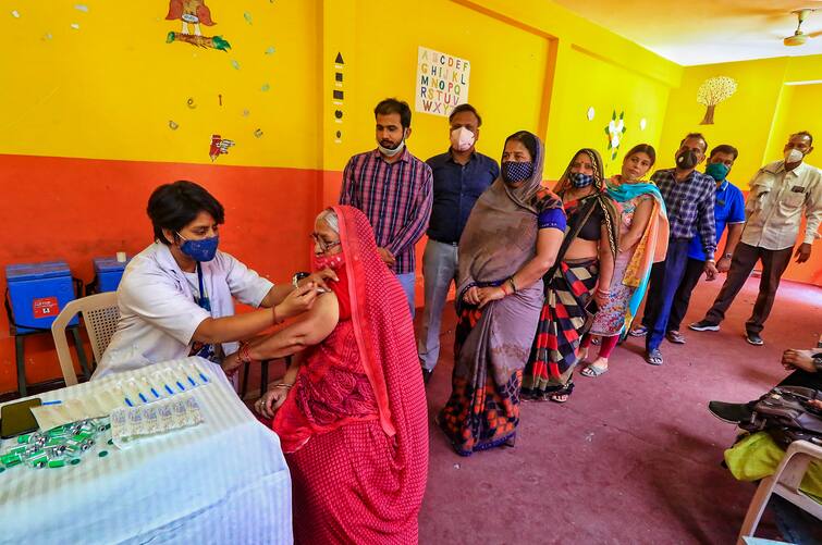 India Coronavirus Cases Death Discharged Status Update 11 April 2021 कोरोना विस्फोट: एक दिन में आए रिकॉर्ड 1.53 लाख नए केस, 6 महीने बाद 24 घंटे में सबसे ज्यादा मौत