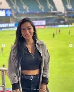 Dhanashree Verma Pics: বিরাটদের ম্যাচে গলা ফাটাচ্ছেন, কে এই সুন্দরী চিয়ারলিডার?