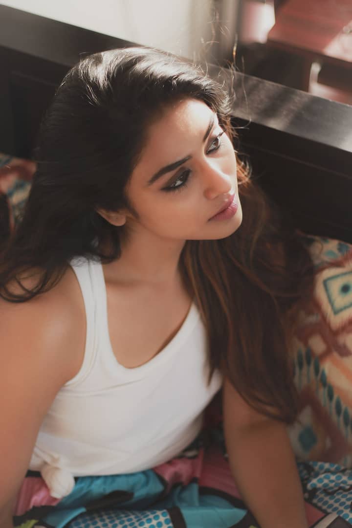 Actress Indhuja PhotoShoot