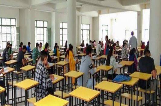 Gujarat Subordinate Service Selection Board exam postponed due to increasing corona રાજ્યમાં કોરોના સંક્રમણ વધતા ગુજરાત ગૌણ સેવા પસંદગી મંડળની પરીક્ષા મોકુફ, જાણો વધુ વિગતો