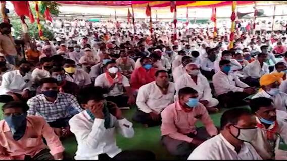 Pandharpur| मंगळवेढ्यात देवेंद्र फडणवीस यांच्या सभेत निर्बंधांची पायमल्ली; Social Distancingचा फज्जा