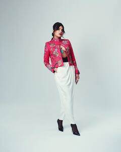 BAFTA 2021 में छाईं प्रियंका चोपड़ा, Cleavage लुक से मचा दिया हंगामा, देखता रह गया हर शख्स