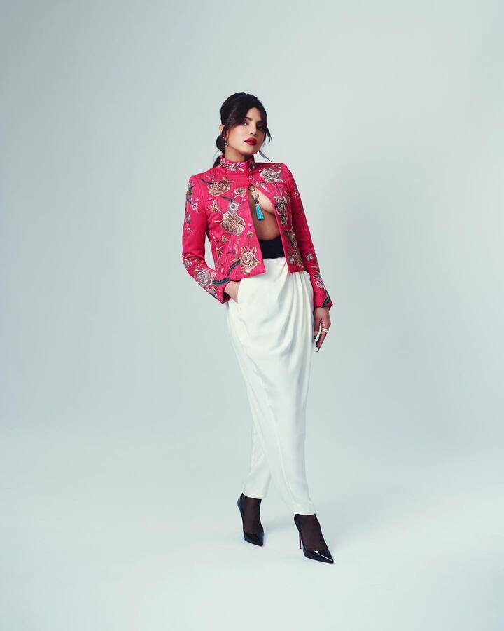 प्रियंका चोपड़ा उन बहुत कम स्टार्स में हैं जिन्हें BAFTA में  प्रजेंटर बनने का मौका मिला है. यहां तक की ऐसा करने वाली प्रियंका भारत की पहली एक्ट्रेस हैं. (Photo Credit: Priyanka Chopra Instagram)