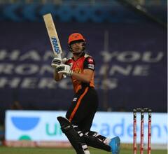 15 ਕਰੋੜੀ ਗੇਂਦਬਾਜ਼ ਦੀ ਬੌਲਿੰਗ 'ਤੇ ਦੋ ਛੱਕੇ ਜੜ੍ਹ ਚਰਚਾ ’ਚ ਆ ਗਿਆ 19 ਸਾਲਾ ਕਸ਼ਮੀਰੀ ਮੁੰਡਾ