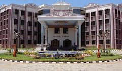 திருச்சி தேசிய தொழில்நுட்பக் கழகத்தில் முதுகலை ஆங்கிலப் பட்டப்படிப்பு