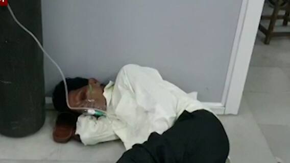 Corona : पिंपरीत रुग्णांचा जीव वाचवण्यासाठी डॉक्टरांची धडपड, काही रुग्ण खुर्च्यांवर तर काही जमिनीवर