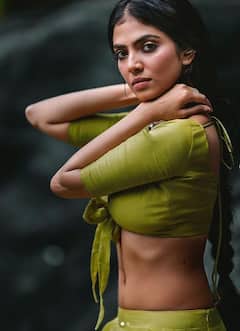 इंटरनेट पर छा गया मालविका मोहनन का बोल्ड लुक, एक्ट्रेस की तस्वीरों ने रोकी 'दिलों की धड़कन'