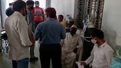 Baramati Hospital #Corona बारामतीत बेड उपलब्ध नसल्याने रुग्णांवर खुर्चीवर उपचार करण्याची वेळ