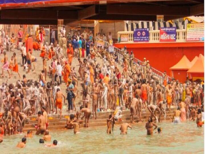 Haridwar Mahakumbh 2021 Shahi Snan LIVE Updates Kumbh First Shahi Snan Photos Timings Schedule Somvati Amavasya Haridwar Mahakumbh 2021 LIVE: हरिद्वार में हर की पौड़ी पर शाही स्नान जारी, कोरोना नियमों की उड़ रही हैं धज्जियां