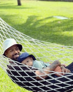 Agastya with Pandya Brothers: ছোট্ট অগস্ত্যকে নিয়েই দিন কাটছে হার্দিক-ক্রুণালের