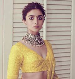 Kareena Kapoor से लेकर Deepika Padukone तक, इन बॉलीवुड एक्ट्रेसेस ने साड़ी को बनाया स्टाइलिश ट्रेंड