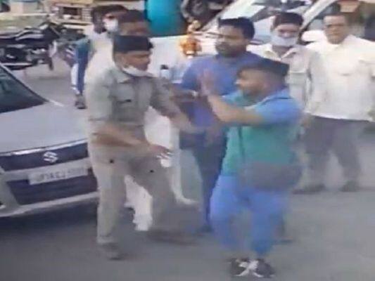 Security guard beats up petrol pump employee, BJP MLA watches spectacle ਸੁਰੱਖਿਆ ਗਾਰਡ ਨੇ ਕੀਤੀ ਪੈਟਰੋਲ ਪੰਪ ਮੁਲਾਜ਼ਮ ਨਾਲ ਕੁੱਟਮਾਰ, ਕੋਲ ਖੜ੍ਹ ਤਮਾਸ਼ਾ ਵੇਖਦਾ ਰਿਹਾ ਬੀਜੇਪੀ ਵਿਧਾਇਕ