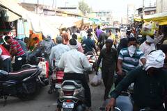 वीकेंड लॉकडाऊन संपल्यानंतर राज्यातल्या बाजारपेठा पुन्हा गजबजल्या, अनेक ठिकाणी कोरोनाचे नियम पायदळी