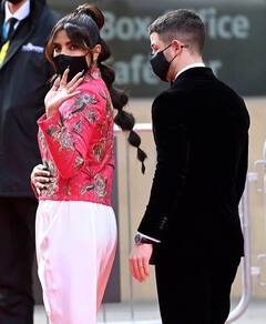 BAFTA விருதுகள் 2021 - பிரபலங்களின் கூலான புகைப்படங்கள்