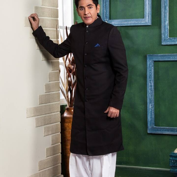 तो आज हम आपको आसिफ शेख के फिटनेस सीक्रेट के बारे में बता रहे हैं. आसिफ अपनी जिंदगी में दो चीज़ों का खास ख्याल रखते हैं एक स्ट्रिक्ट डाइट प्लान और दूसरा वर्क आउट.