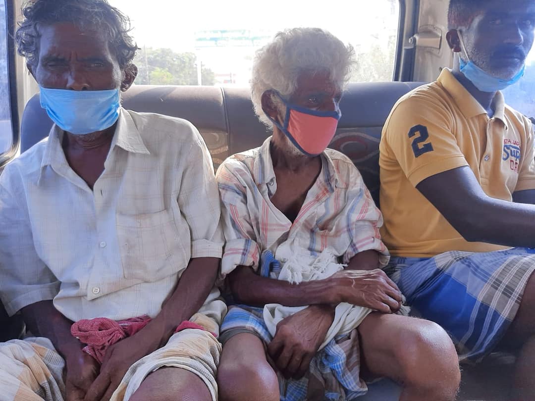 Giving snacks to a girl: Older people arrested ஸ்நாக்ஸ் கொடுத்து சிறுமியிடம் சில்மிஷம்: முதியவர்கள் கைது