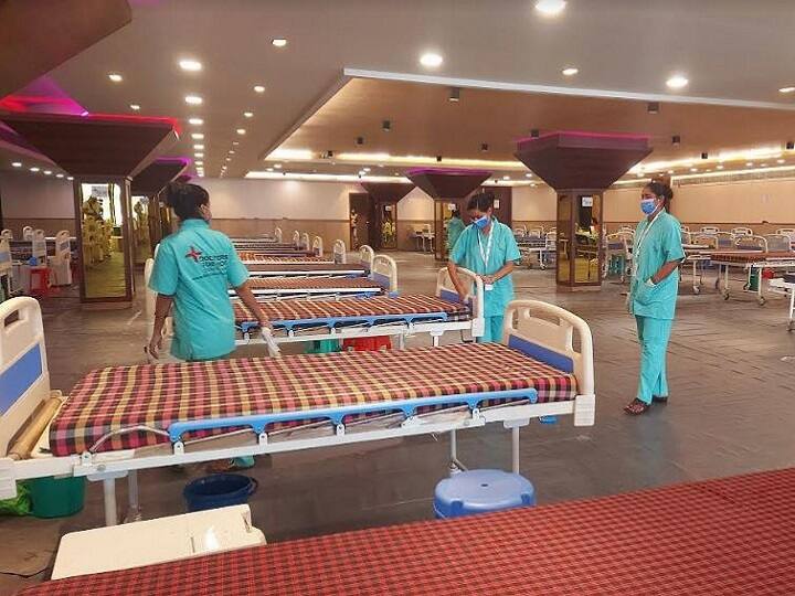 delhi coronavirus, covid care centres are being made in banquet hall opposite lok nayak jai prakash narayan hospital ann कोरोना संकट: शादी के सीजन में बैंक्वेट हाल में शादी नहीं, तैयार हो रहा है अस्थाई कोविड केयर सेंटर