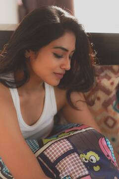 பச்சை நிறமே பச்சைநிறமே - இந்துஜாவின் ஸ்டைலிஷ் போட்டோஷூட்