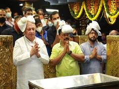 भगवान अयप्पा के दर्शन करने सबरीमाला मंदिर पहुंचे राज्यपाल आरिफ मोहम्मद खान, बेटे के साथ पूजा भी की