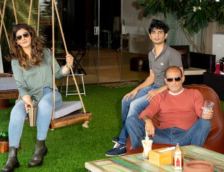 रिपोर्ट्स के मुताबिक दोनों किरदारों के बीच के हाई वोल्टेज ड्रामा दिखेगा. इस इस वेब सीरिज की शूटिंग कई देशों में हो चुकी हैं.