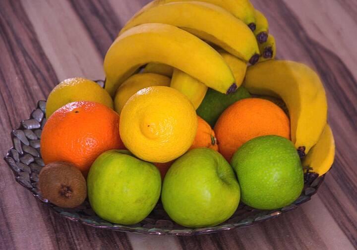 Lamon, coconut and other fruit price double in Rajkot due to demand high in corona time કોરોનાના કહેર વચ્ચે રાજકોટમાં ઇમ્યુનિટી માટે ફેવરીટ ફ્રૂટના ભાવ આસમાને, જાણો કયા ફ્રૂટના કેટલા થયા ભાવ?