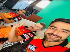 IPL 2021: भुवनेश्वर और राशिद खान के साथ कप्तान वॉर्नर ने किया 'वाथी कमिंग' पर जोरदार डान्स, वीडियो हुआ वायरल