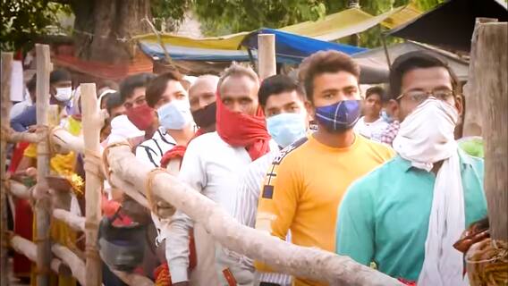 Devotion costing lives as Corona gains speed | Ghanti Bajao