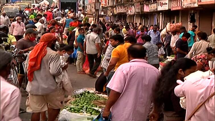 crowd at Dhanera city of Banaskantha after over 14 days lockdown over, break corona guideline ઉત્તર ગુજરાતના આ મોટા શહેરમાં 14 દિવસના લોકડાઉન પછી બજાર ખૂલતાં જ સોશિયલ ડિસ્ટન્સિંગના ધજાગરા, જાણો ઉમટી કેવી ભીડ ? 