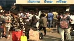 Maharashtra Lockdownच्या शक्यतेने गावाला परतण्यासाठी परप्रांतीय मजुरांची मुंबईतील LTT स्थानकावर गर्दी