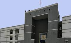 રૂપાણી સરકારને હાઈકોર્ટનો વેધક સવાલઃ હોસ્પિટલમાં બેડ પૂરતા છે તો હોસ્પિટલ બહાર એમ્બ્યુલન્સની લાઈન કેમ છે ?