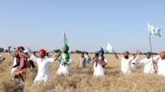 ਗਾਇਕ ਹਰਜੀਤ ਹਰਮਨ ਨੇ ਬੰਨ੍ਹੇ ਵਿਸਾਖੀ 'ਤੇ ਰੰਗ, ਕਿਸਾਨੀ ਝੰਡੇ ਫੜ ਕਿਸਾਨਾਂ ਨੇ ਪਾਇਆ ਭੰਗੜਾ