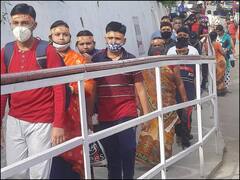 जम्मूः माता वैष्णों देवी पहुंच रहे हैं श्रद्धालु, कटरा में कोरोना निगेटिव होने पर ही मिल रही है दर्शन की अनुमति