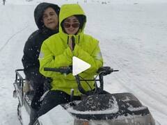 Video | गुलमर्गमध्ये रोप वेनं जाताना अमृता सिंहला भरली धडकी; पाहून सारा म्हणते....