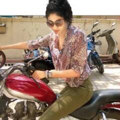 निया शर्मा, आशा नेगी से लेकर सुरभि चंदना तक, बाइक राइडिंग की शौकीन हैं टीवी की ये अभिनेत्रियां