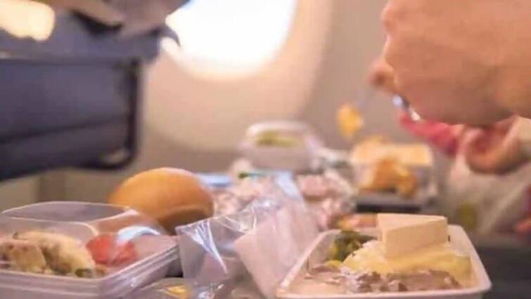 Air Passenger will get meal and newspapers in flights after Covid cases falls विमान में अब मिलेगा भोजन के साथ मैगजीन भी, कोरोना के घटते मामलों के बाद सरकार का फैसला