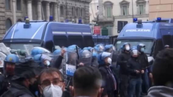 Italy: Traders stage protest against restrictions imposed to control Coronavirus