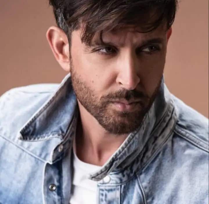 আগামীতে ফাইটার ছবিতে দেখা যাবে হৃতিককে। বিপরীতে থাকছেন দীপিকা পাডুকোন