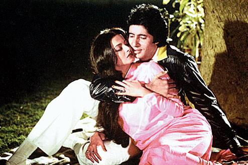 बॉलीवुड के महानायक अमिताभ बच्चन और एक्ट्रेस रेखा का अफेयर, एक समय बॉलीवुड के सबसे चर्चित अफेयर्स में से एक था. ऑनस्क्रीन अमिताभ और रेखा की जोड़ी भी हिट थी. हालांकि, क्या आप जानते हैं कि एक दिन अचानक ऐसी घटना हुई जिसके बाद अमिताभ ने रेखा के साथ फ़िल्में करने से ही तौबा कर लिया था.